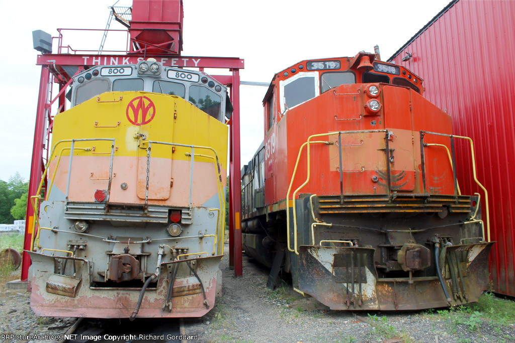 SRNJ 800 & 3519 both ex CN MLWs